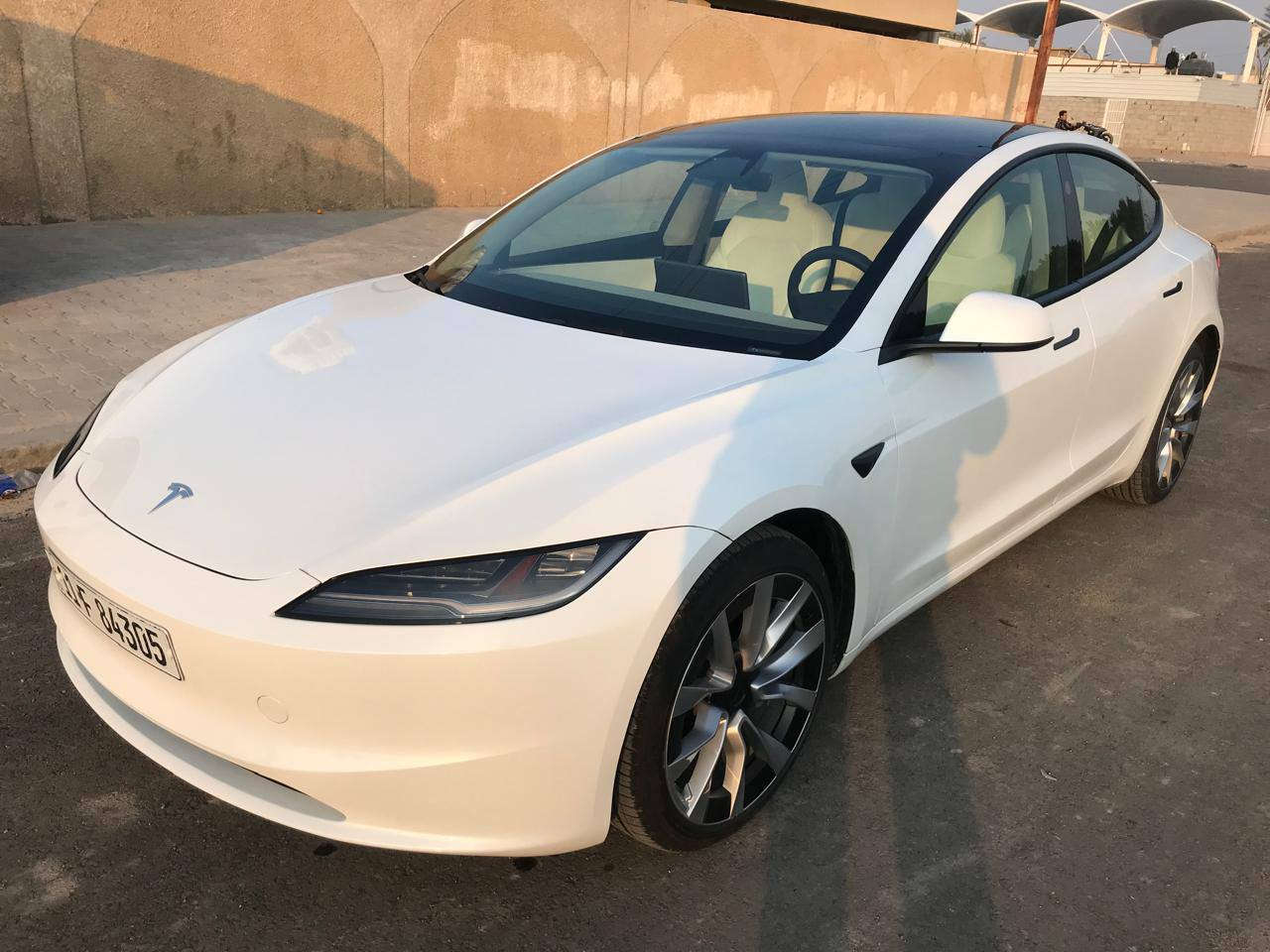 تسلا 3 موديل ٢٠٢٥ هايلاند  لونك رينج دبل ماطور
أون لاين محدثه اخر تحديث كارتين تشغيل وياها وفلاش بلادي مع الشاحنه الأصليه
داخل ابيض ماشيه ٦٠٠٠ كيلو حادث خلفي بالحوض اتعدل نفسه رجع وقبق الجنطه مبدل ومصبوغ والچاملغ الخلفي الأيسر مصبوغ نصه والبنيد هم مضروب ومبدل ومصبوغ وصور السياره موجوده مال الحادث والتصليح   ايرباك سليم  فقط حزام السايق قافل حداديه سليمه مامفتوح ولابرغي والبطاريه لوك الشركه مامنزله ولامفتوحه 
مواصفات معروفه بالتسلا فووول وذكرت كلشي من حادث 
السعر ٢٢٥ 
مكاني بغداد ***********
