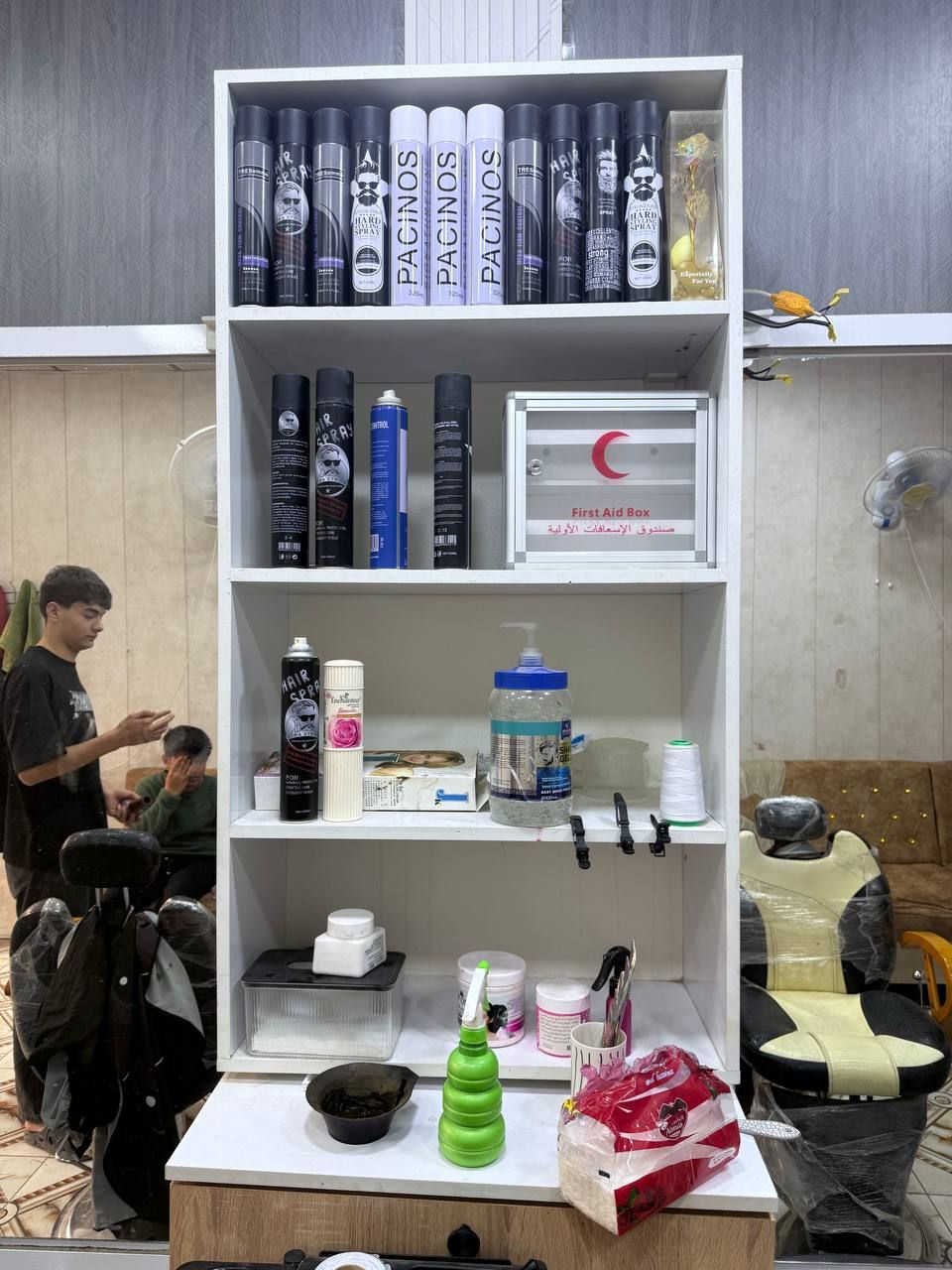 غراض حلاقة للبيع مكاني ديالى بعقوبة رفوف مرايات ميزوة جدد مسخدمات شهر للستفسار ***********
