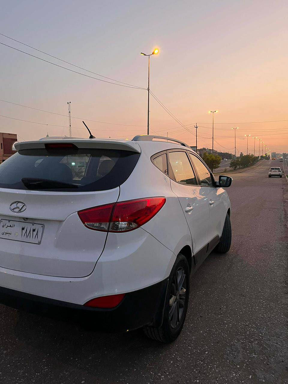 سلام وعليكم اخوان 
هونده توسان 
موديل 2014 
سيارة ماشية 200 الف يعني كيلو وليس ميل 
مكينة مرغوبه 20 دوش وجديده كله شرط 
صدر امامي +خلفي كله جديد 
تايرات امامي وخلفي جديد
ويل اسود بلادي 
مواصفات شاشه حساس كامره والباقي معروف عليه 
لايت زينول +مانع ضباب 
تبريد قطعتين امامي  وخلفي 
سيارة خليجي وليسه امريكي 
ضرر سيارة داخله كلين عالعراق 
هنا بالعراق صار بيها صقف صبغ سبب تخريب بس سقف صار بيه صبغ شرط شرط 
تكم شرط ما بيهم نقطه صبغ 
بونيت صبغ فقط شرط دواخل وشرط كلشي
سيارة استخدام شخصي مال بيت وكلش حلوه وتعال شوف بعينك وكله شرط شرط 
مكان سيارة بالموصل 
رقم سيارة نينوى 
الاتصال ع هذا رقم 
*********** 
هذا رقم بيه خط وتساب فقط أربيل, العراق
