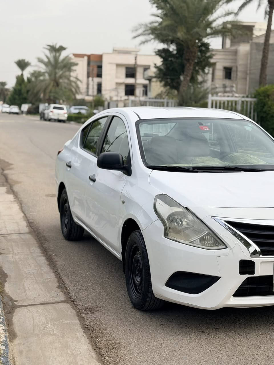 السلام عليكم
نيسان صني للبيع فقط 

موديل 2019هندي بليتة زركة 

رقم اربيل 

كير ومكينة مكفولة والسيارة جاهزة 

السيارة اعلى مواصفات بموديلهة وموضحة بالصور 

بيها صبغ جاملغين وكم مكان بارد 

السعر 90 وبيها مجال بسيط 

مكاني بغداد -حي الجامعه

للاستفسار الاتصال على الهاتف او واتساب 

***********
