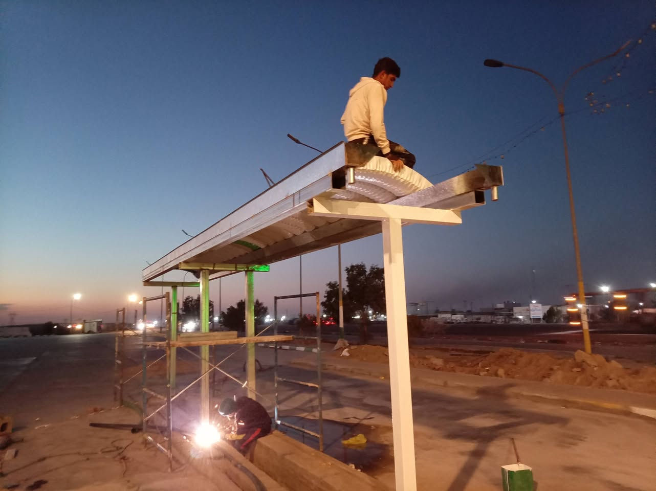 تم بعون الله عمل سقيفه في منطقة اليوسفية ونشكر كادر مكتب الصادق اللسقائف كي سبان سعر المتر 23الف***********
