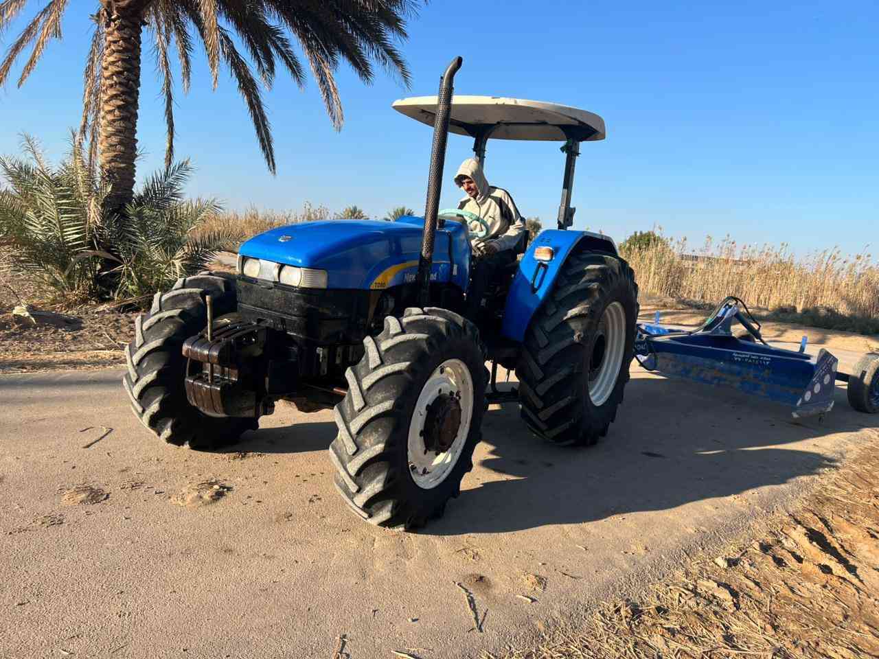 للبيع نيوهولند موديل 2014 مكينة جديدة خير من الله اي نقص ما بيه كير واكسن ومحرك وجهاز هودرليك مكفولات نكره سلف كهربائيات شركة مكينة مال جناي كتاب شركة السعر 17,500 وبيه مجال بسيط المكان بابل قرب الخط السريع للاستفسار ***********
