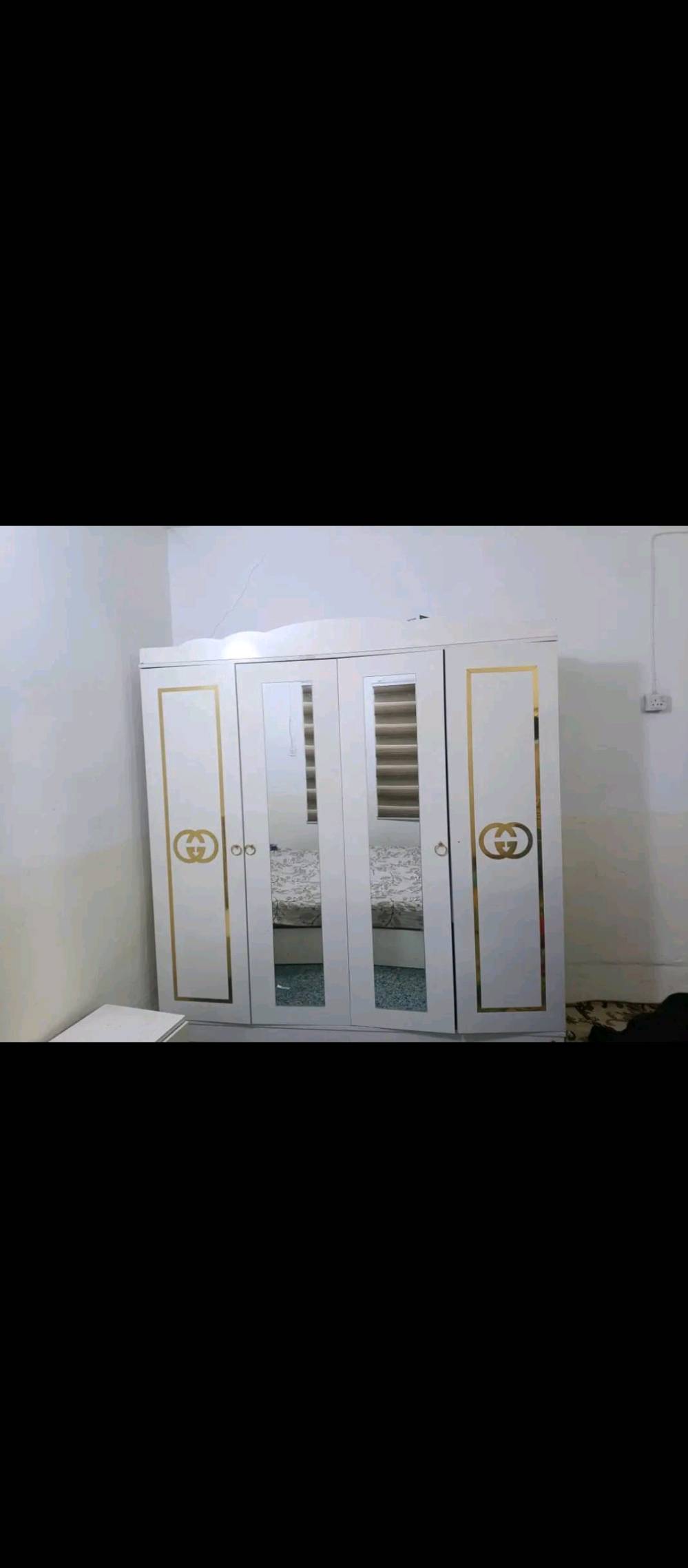 توفرت غرفة نوم 5 قطع 
نضافتها 90٪
الون ابيض وذهبي مع بيجي كما موضح بالصوره مكانها كربلاء 
***********☎️***********
