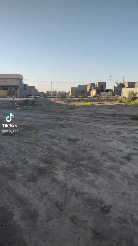 للبيع ٦٠٠ متر بسمي سند ٢٥ تباع كامله او نص ماكو مشكله للاستفسار ***********
