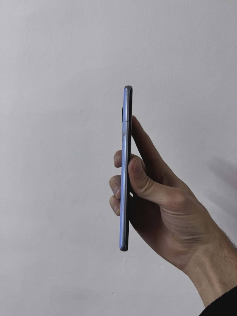 Xiaomi 12 pro 5g
نەکراوە و بێ عەیب بەزەمانی هەفتەیەک 
ڕام ١٢ و ٢٥٦گیگا
snapdragon 8 gen 1 ئاگر
شاشەیەکی قەوسی 2k ی ١٢٠هێرتز
کامێرای نایاب پۆترەیتی نایاب
بێ ئەشیایە تەنها درع و کەڤەری لەگەڵە 
 پشتەکەی درزی وەک دیارە هەیە باقی بەزەمان 
نرخ : 265 هەزار 
*********** دخان, السليمانية
