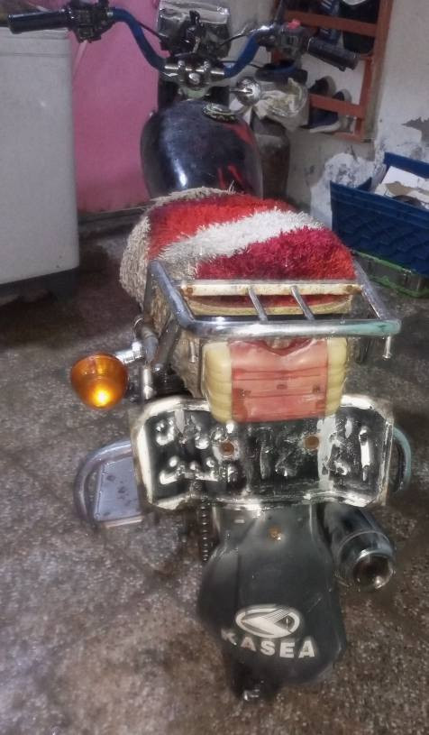 السلام عليكم دراجه للبيع 5كير موديل 2009 كلشي ماعايزه نكره سلف رقم اسود منفيس وكاله/السعر450/وبيهه مجال حك الجيه  دخل خاص وبيك خير ودلل  هاذا رقمي بيه واتساب /***********  العنوان النجف الاشرف حي الرضويه
