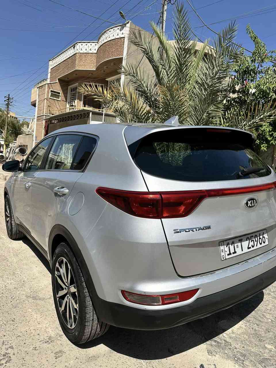السلام عليكم 
كيا سبورتج 2018 كلين 
مكينة GDi 2400
دفع رباعي 
ماشية 75 الف ميل
وباقي التفاصيل موضحة بالصور 
السعر المطلب 150$
للاستفسار *********** 
مكان السيارة بغداد
