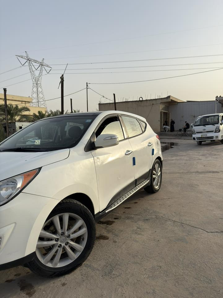 السلام عليكم 
توسان للبيع 2012 أمريكي 
 بيها 3 قطع صبغ 
فول مواصفات لتمدد 
بنيروما
تدفئه كشنات 
كشنات جلد 
مانع انزلاق وانحدار 
كشن كهرباء 
نضام ECO
تحكم ستيرن جهتين 
شاشه ايباد والبلاديه موجوده شاشه 
لايت زنون عالي ناصي 
تخم صدر قبل 5 اشهر بدلته 
مكينه السياره 2400 دوش مكينه سياره بيه رنكات  فقط 
مكان سياره ديالى سعر على خاص 
 اتصل على رقم ***********.
