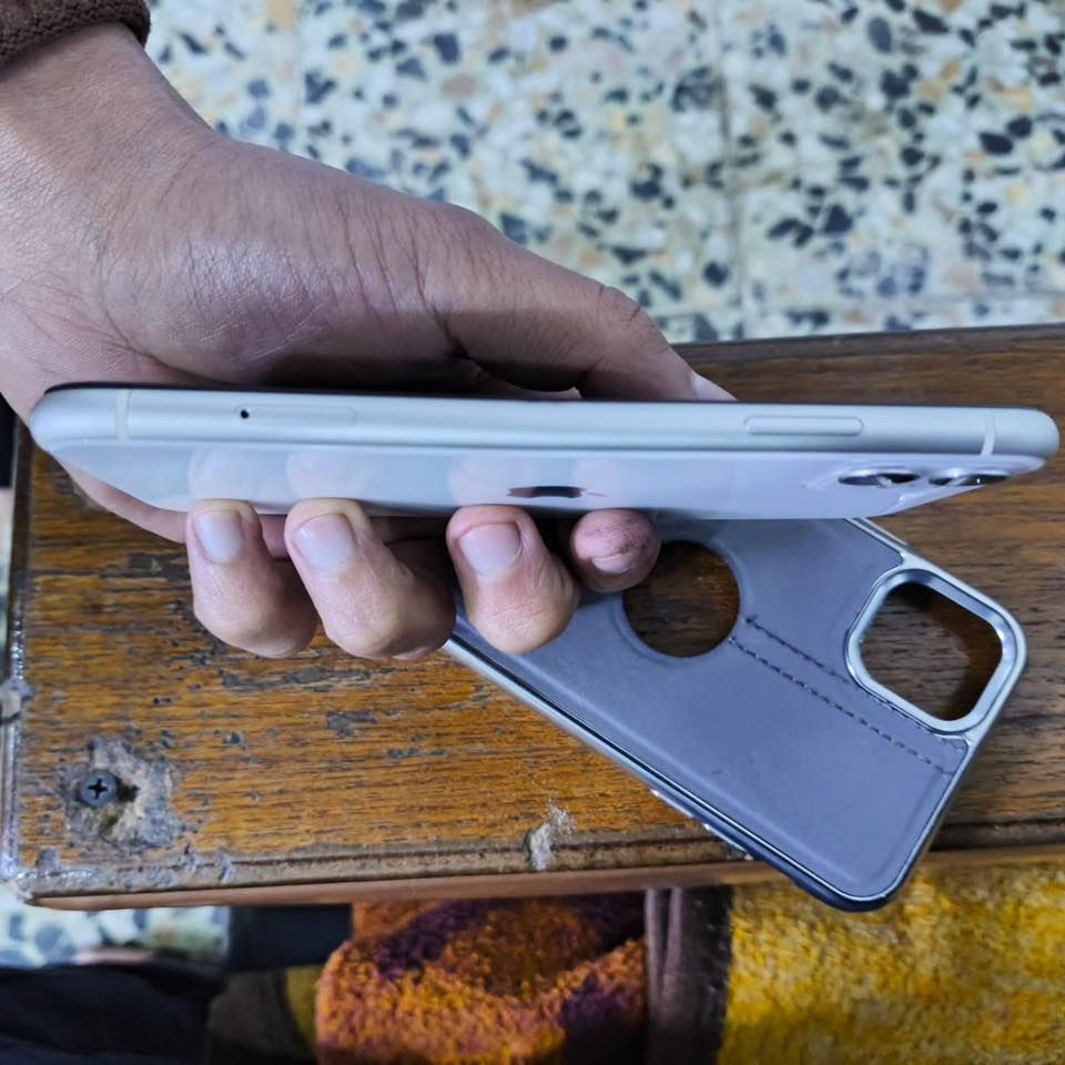 آيفون 11ذاكره 128بطاريه74مبدل فقط شاشا كارتونه اصليه مال جهاز موجوده فيس إيدي شغال مراوس بدراجه 140رقم ***********
