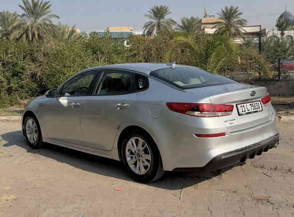 السلام عليكم 
كيا اوبتما 
موديل : 2019
ماشية : 100 الف 
المواصفات 
شاشة 
كاميرا 
رادارات 
تحديد مسار 
قيادة ذاتيه 
تحكم ستيرن جهتين 
كروز سرعة 
اشاير بالمري 
لد امامي  
بك لايت لد 
مكينة 4 سلندر 
 2400 
ويل كب كروم 
نظام سبورت 
نظام ايكو 
حساسات 
(رقم بغداد الجديد بأسم مشروع وطني) 
ملاحظة: السيارة كلين تايتل هنا صار بيها صبغ بسيط موضوع بالسونار .
(بدون تبديل بدون دواخل بدون ايرباك )
السيارة جاهزة من كلشي بدون اي نقص 
السعر : 139 وبيها مجال بسيط 
العنوان : بغداد الكاظمية قرب مرور الكاظمية معارض جكوك معرض الرحمن 
للاستفسار
عبدالرحمن 
***********
 ***********
