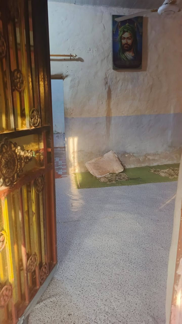 السلام عليكم بيت حواسم مساحته 300حي الشهداء شارع النص مقابيل الطاقه للبيع السعر 10ونص وبي مجال التواصل على الرقم***********واتساب
