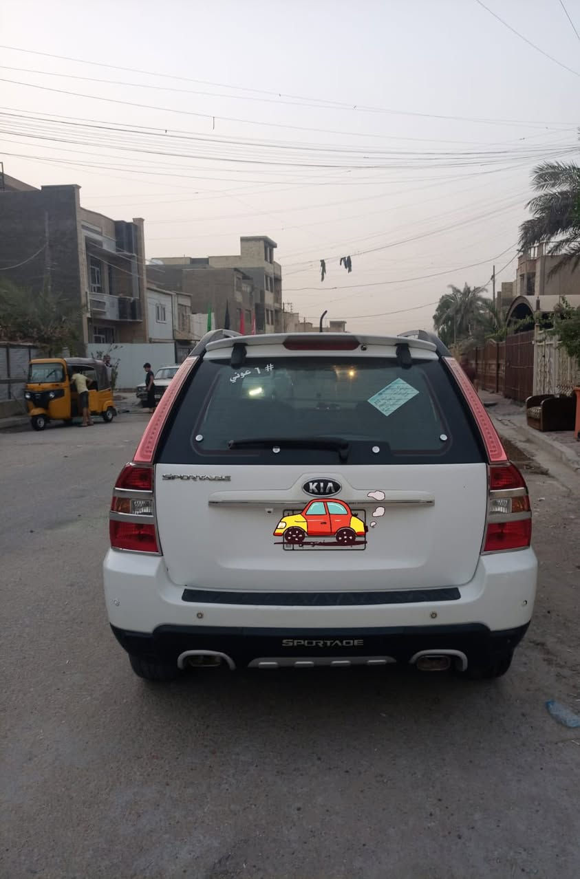 السلام عليكم ورحمة الله للبيع سبورتج موديل 2010 رقم بغداد خليجي سنويه باسمي تحويل مباشر كير ومحرك جيد حداديه وتايرات جيد كهربائيّات كلهه شغاله شاشه ايباد مابيهه صبغ فقط تبديل بنيد بدون ظرر سياره جاهزه سعر 123 للستفسار ***********
