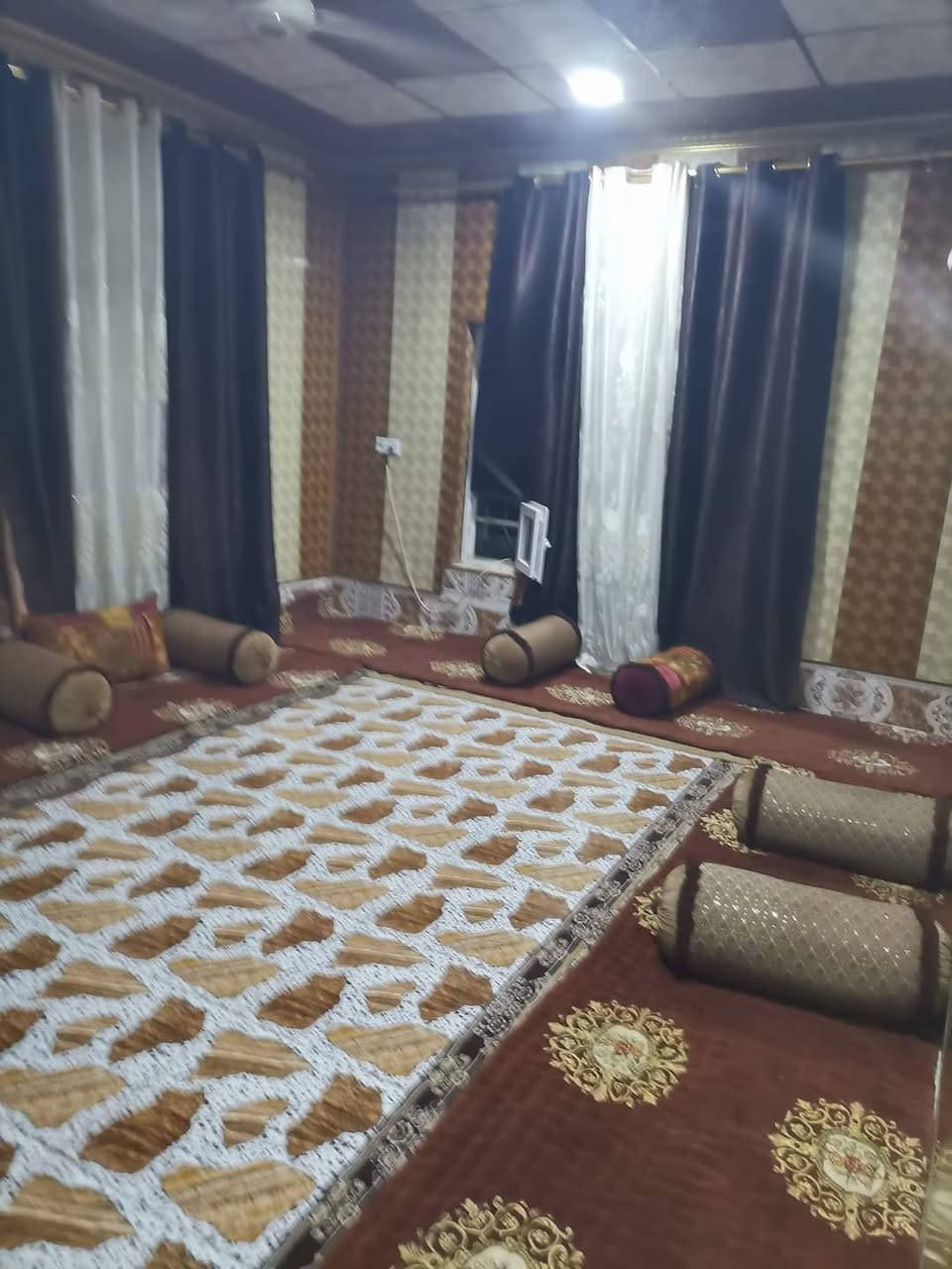 السلام عليكم
بيت للبيع الارض زراعي مساحه دونم غرف نوم عدد2 ربعه 8ب5 هول 6ب4 مطبخ حار وبارد ومخزن داخل ومخزن خارج صحيات داخل وصحيات خارج موزع وصطي 7ب4 صطح شتايكر خطين مي خط مولد بير ماء شغال بيت مرتب سقوف جدار سيراميك
المكان العلم  حي الصمد قاطع الزيدان 
للمزيد من الاستفسار الاتصال على الرقم ***********
أو مراجعة مكتبنا العنوان فلكة الشهيد عبدالله الجبارة مقابل مجمع مهرة العلم
