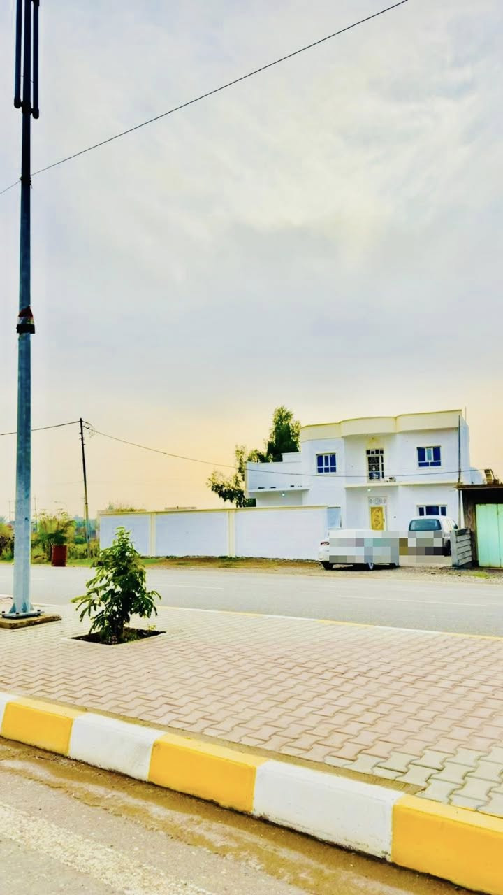 السلام عليكم
بيت للبيع طابو صرف  موقع مميز  من جميع الخدمات 
المساحه ٨٠٠ متر 
مكان البيت قضاء العلم  (عويجيله )  ع شارع سايدين (٣٠) 
مساحه البناء ٢٨٠
مكون من  
استقبال كبير / وصاله كبيره / وهول ٥*٤
غرفتين طابق اول /  غرفه ٥*٤  /وغرفه مع صحيات سويت كامل 
/  مجمع صحيات كبير
 مطبخ حار وبارد كبيره
طابق ثاني مكون من  غرف عدد٢ كبيره 
مع مجمع صحيات كامل
 مع محل تجاري ع  شارع سادين .
الاتصال والاستفسار  على الرقم التالي 
(***********)
(***********) واتساب
