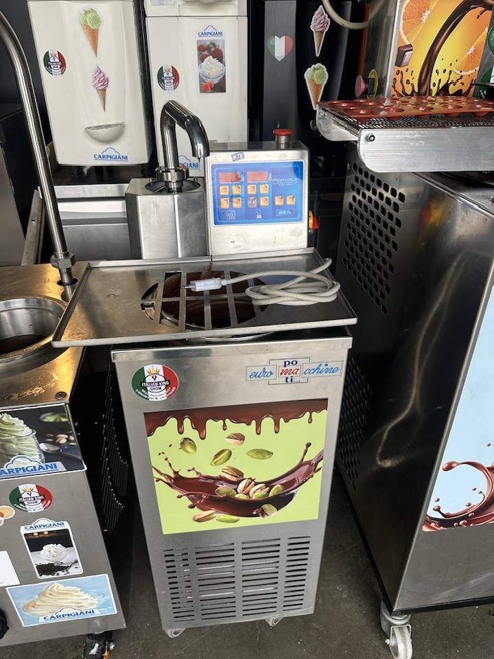 ماكينة  الشوكولاة من Selmi ايطالية 🇮🇹🍫 تناسب محلات الشوكولاة والحلويات سعة الخزان ٦٠ كجم -  بالإنتاج بالساعة: 200 كجم.
موديلات حديثة مكائن ايطالية درجة أولى 🇮🇹
نرحب بكم بمدينة السليمانية
📍العنوان : مقابل تيرمينال سليمانية
التفاصيل
*********** 
WhatsApp: 00393899265052
#سليماني #بصرة #بغداد #نجف #كربلاء #اربيل #ايسكريم #كيك #ايطالي #ديالى #دهوك #العراق #موصل #رضافة #كربلاء #كركوك #دهوك #ايسكريم #معجنات
#سليماني #بصرة #بغداد #ديالى #بغدادالعراق #نجف #كربلاء #اربيل #ايسكريم #كيك #ايطالي
