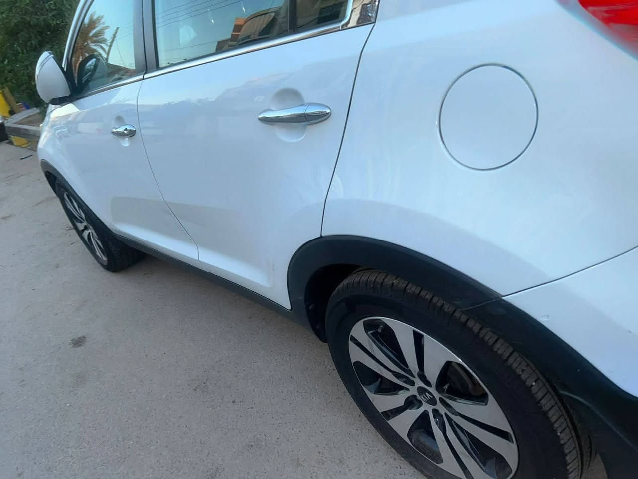 السلام عليكم سبورتج 2014 خليجي ماشيه 200 الف صور. موجود بالمنشور السعر 135 وبيها مجال بسيط  ‭

‭0772 230 2577‬
واتساب ***********
