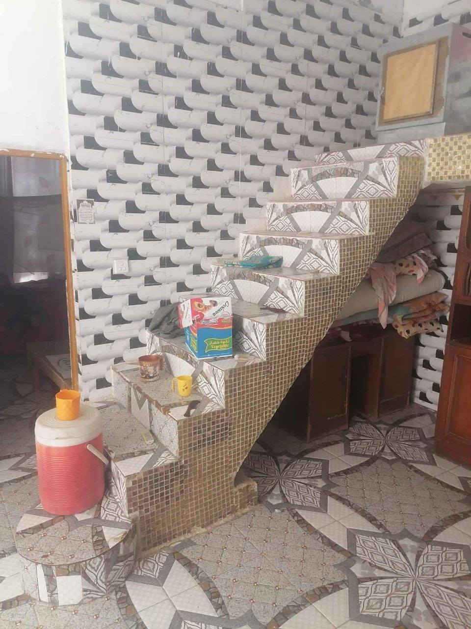 سلام عليكم ورحمة الله وبركاتة مرخصت مدير كروب هاذا لبيت لبيع ويه مشتمل مساحه كليه 650 يبعد عن شارع العام 300متر شارع تبليط بلباب مدرسه متوسط وابتديه مولده مال شارع يمه ماء اساله بلباب كهربائية بلباب استفسار عله رقم ***********
