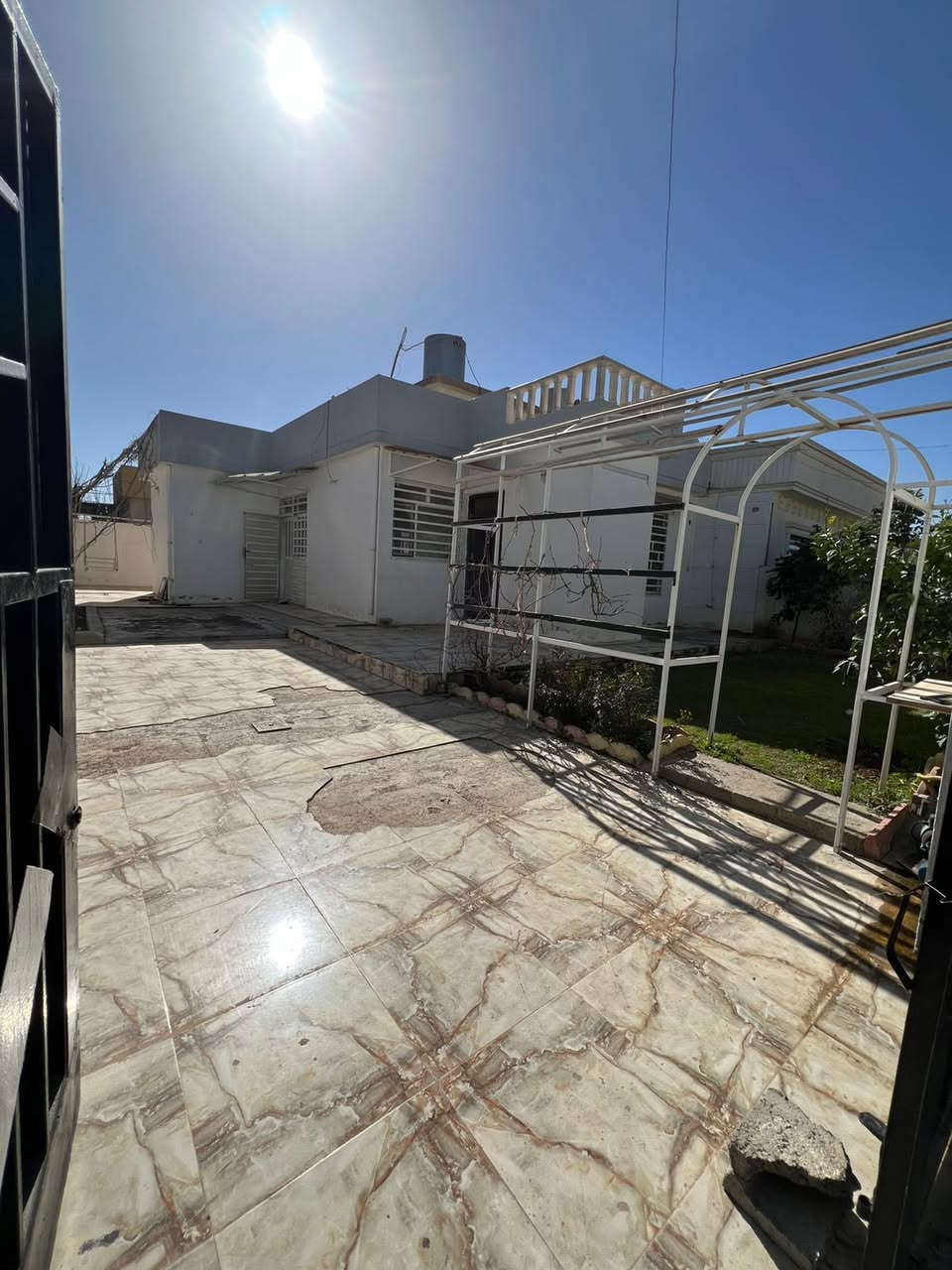 بيت للبيع مجمع اشتي ١ 
٢٥٠متر 
٢غرفتين نوم 
صاله استقبال مطبخ 
سعر جدا مناسب في رابط قناة تلكرام
https://t.me/ahmadmuftah199 👈

للاستفسار عبرة الارقام 
***********
***********
