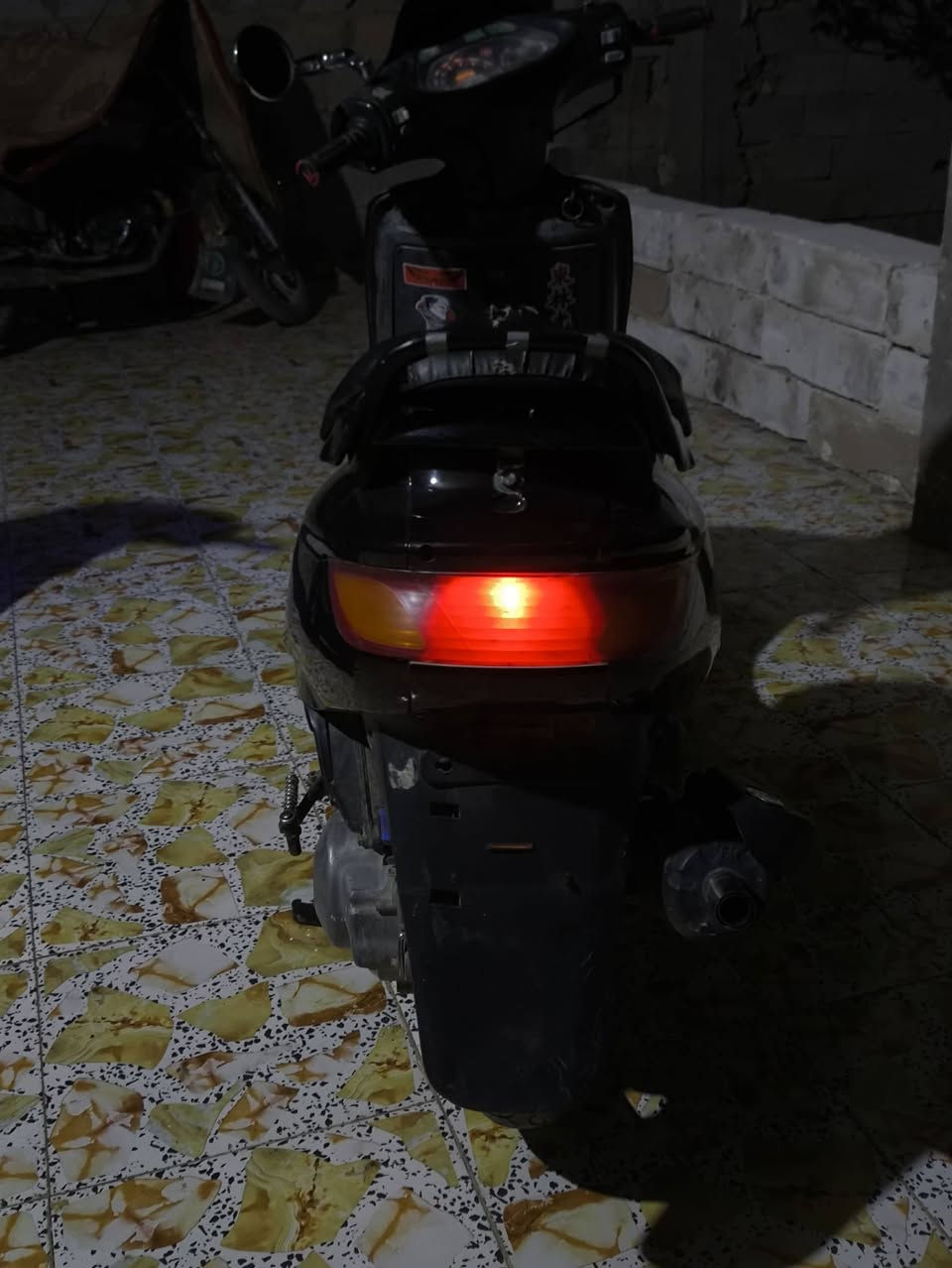 سلام عليكم
دراجة فراشة للبيع دراجة شلعة ومعدل كهربائيت كلوب وبك لايت عوزهة فقط سلف وشاير مايكلفن دراجة مفتوحة مرة وحدة صالنصة رياضي fm تجي تفحص وتقتنع سعر 330وبيه مجال حك جيتك *********** مكاني ديوانية قضاء المهناوية
