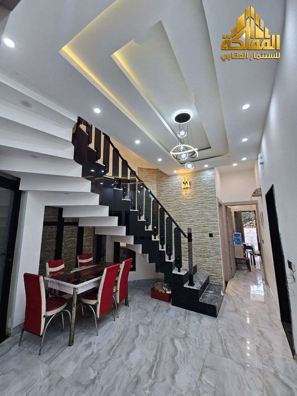 دار للبيع (تــــم لمعرفه السعر)
📍حي المحاربين – قرب المتنزه
📐165م | الواجهة 7.50م
🔴طابقين حديث 2026
▪️الأول: غرفتين، استقبال، مطبخ هول كراج، صحيات
▪️الثاني: 3غرف نوم، هول، صحيات
🔴سند ملك صرف
💰للاستفسار عن السعر خاص
📞***********
📞***********
واتساب متوفر 🌟
#explore #مكتب_المملكة_للعقار
