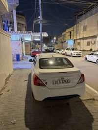 نيسان صني 25 السياره زيرو بيه طكه خفيف من وره سعرها 130 وبيهة مجال قلي...