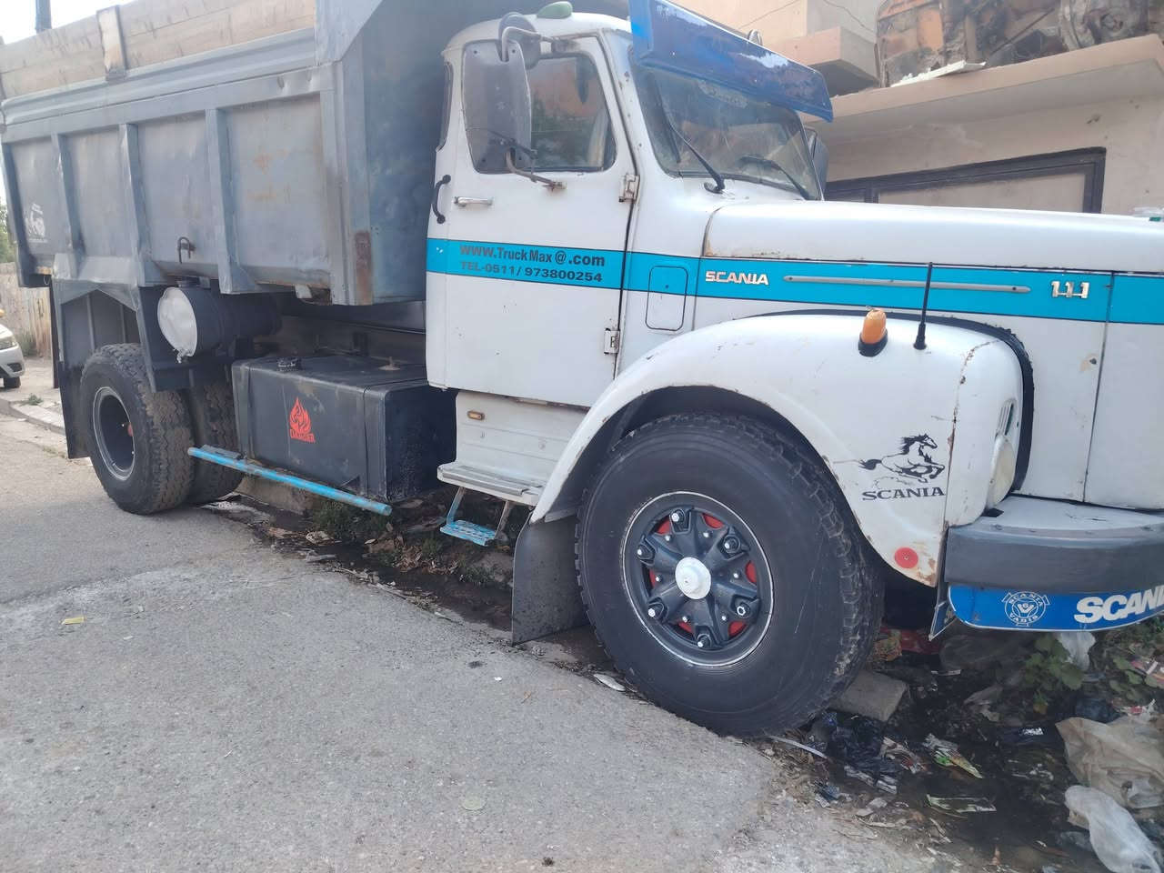 سكانيا للبيع قلاب 111 رقم الماني بغداد شرط الوكالة ولتحويل طخم تاير مكينه عادي كير 5 جاهزة للشغل مكان الموصل *********** كورك ***********
