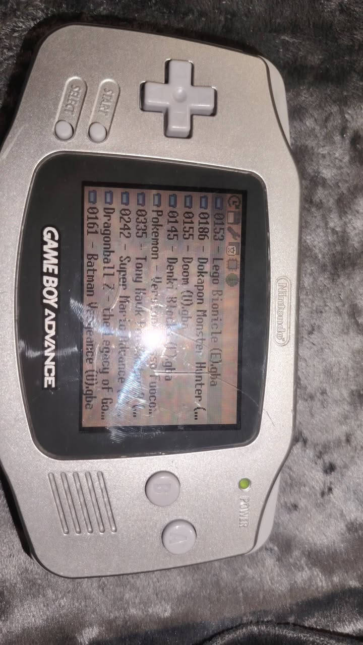 جهاز Nintendo Game Boy Advance لون سلفر بحالة جيدة ✨
الجهاز بيه نقص قبق البطاريات مثل ما مبين بالصور، والكلاس (واجهة الشاشة) بيه تشخيطات 
🎮 يشغل:
• ألعاب Game Boy الأورجنال
• ألعاب Game Boy Color
• ألعاب Game Boy Advance
ويجي وياه:
• FlashbaCart Plus+
• ميموري  4GB
✨ مناسب لعشاق الألعاب الكلاسيكية والريترو
📦 يوجد توصيل
💰 السعر: 65.000دينار عراقي


**إذا كنت صاحب هذا الإعلان وتريد حذفه لأي سبب، رجاءا أرسل رسالة إلى الدعم الفني**