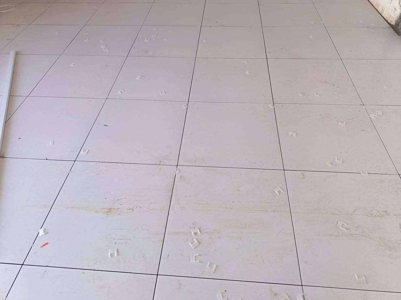 خلفه سيراميك جداري وارضي ودرج ***********
