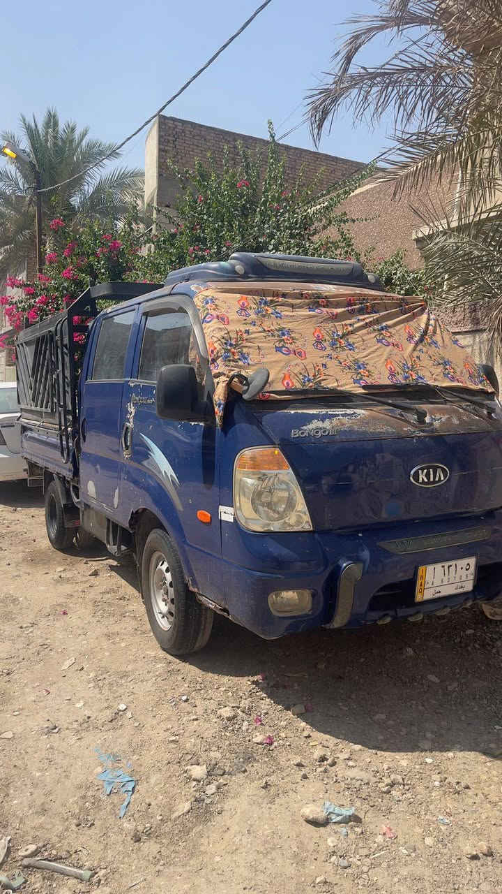 سلام عليكم 
كيا دبل قماره لون ازرك 
موديل 2007 
 رقم بغداد السياره بسمي 
 ا مكينه وكير خير من الله 
السياره محتاجه فقط كشر  
مكينه 3000 
 مكاني حله شارع 60 
الاستفسار *********** سجاد صلاح
