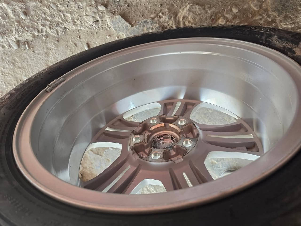 تخم ويل وتاير وحساس حاويه شرط
حجم ١٧ 
مكاني ديوانيه 
كفاله من اللحيم والعواج 
***********
@إشارة
