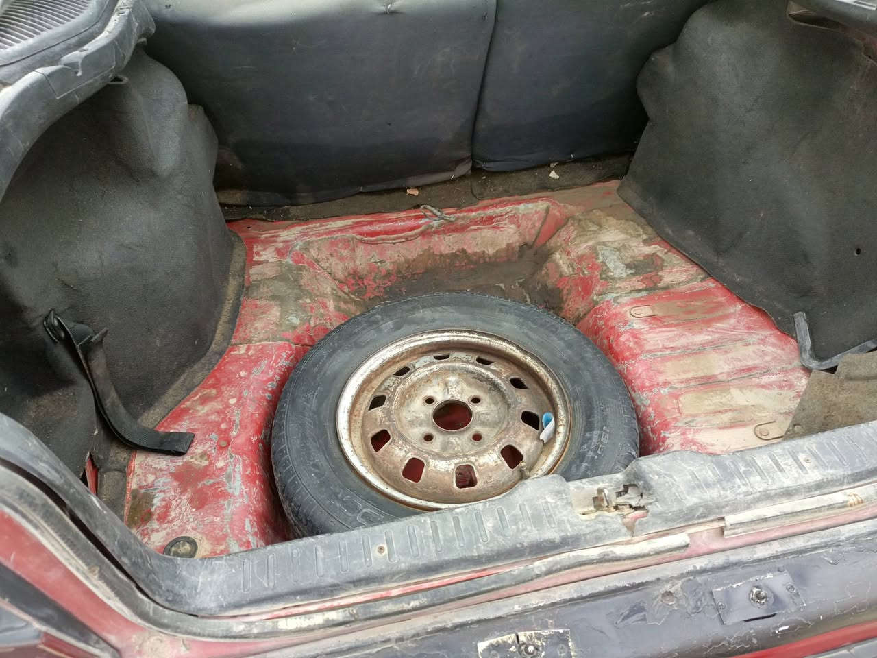 نيسان صني موديل 92 ماكينه جير تايرات خير من الله سنويه بال 27 مشروع وطني شرط التحويله سعر السياره 20 وبيها مجال مكان السياره ديالى الخالص الشراي يتصل ***********
