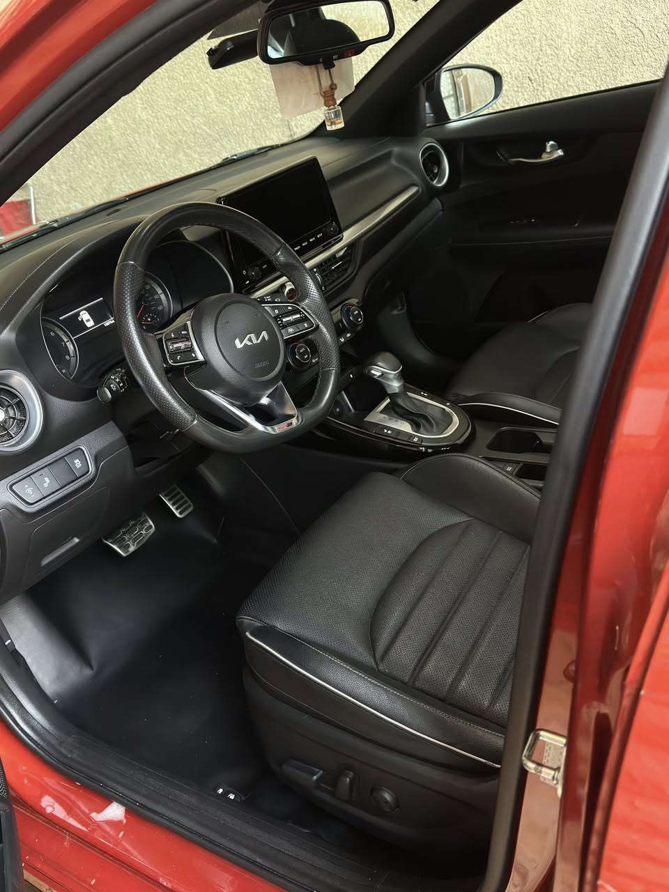 السلام عليكم 
كيا فورتي2024 .  اعلى شي بل جيتي الاين 
السياره كلها مختمه بGTline 
السياره ترقيم جديد باسمي شرط التحويل 
حادث  دعاميه ربع دعاميه اماميه  بدون ايرباك   
ماشية 18mil  
مواصفات اعلى شي 
1- بصمه 
2- تشغيل عن بعد
3- بصمه ابواب
4- نقاط عمياء
5- رادار امامي
6- رادار خلفي
7- رادار جابني
8- تحديد مسار
9- قياده ذاتيه
10- مثبت سرعه
11- وضعيات قياده 3
12- سايد بريك بصمه
13-اوتو هولد
14- اطفاء ذاتي
15-شاحن للاسلكي
16-فتحة سقف 
17- تبريد شاشه
18- شاشه جبيره تدعم كار بلي
19- كشنات جلد كهرباء وحار بارد 
20- محرك 2000دوش

مكان سياره : بغداد
السعر١٨٠ وبيه مجال


**إذا كنت صاحب هذا الإعلان وتريد حذفه لأي سبب، رجاءا أرسل رسالة إلى الدعم الفني**