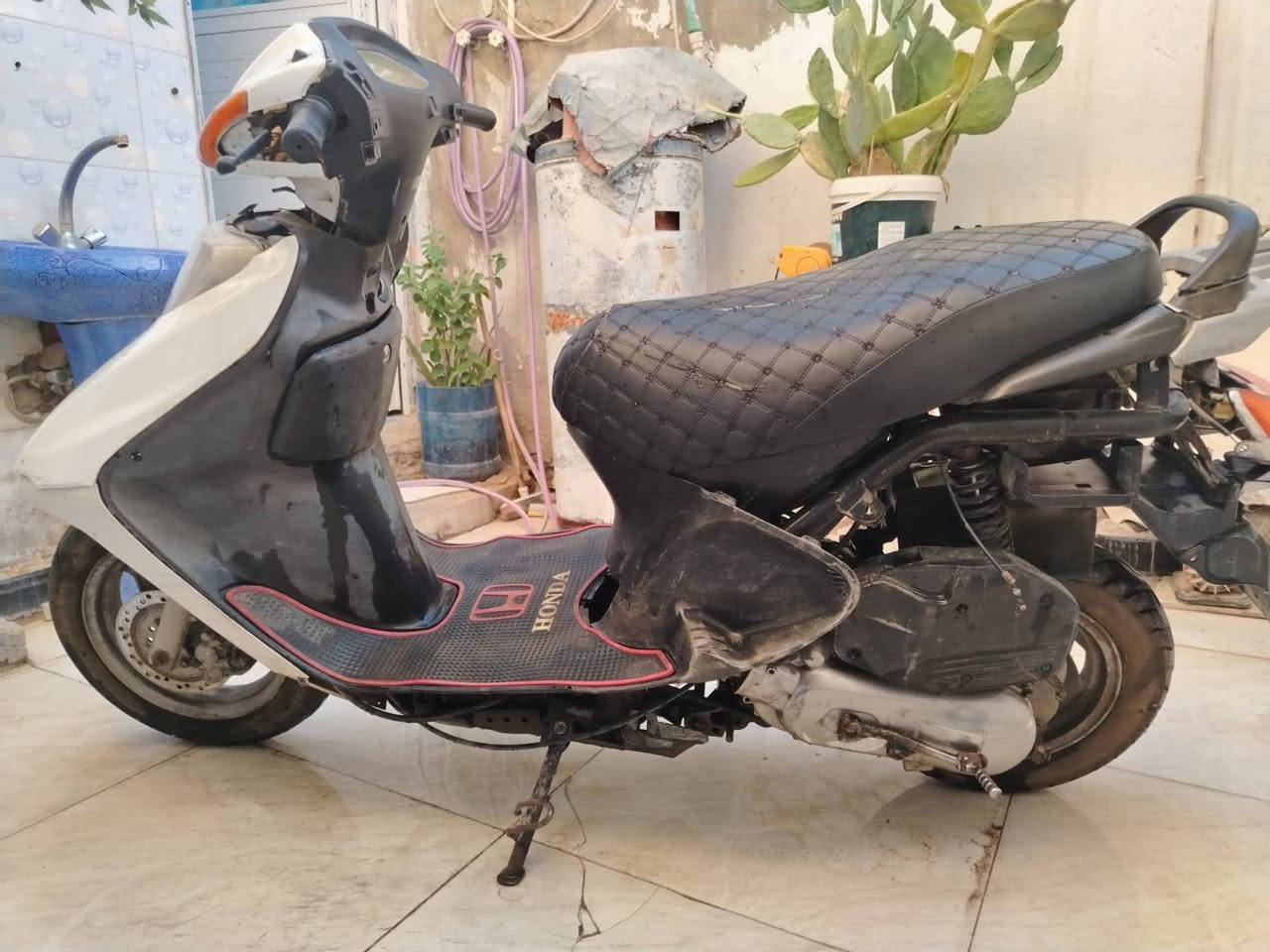 سبيسي ماليزي گايمه
سبيسي صيني بيها عطل بسيط
ابيعهن على وضعهن
الشراي يجي عالخاص
***********
