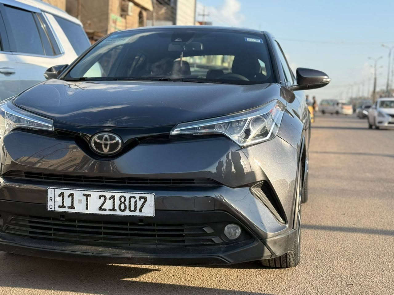 السلام عليكم تيوتا  سي اج ار موديل ٢٠١٨ بيها حادث دعاميه بأمريكا الباب مصبوغ 
الكير ✅️ مفتوح السبب بدلت جبنه مال كير ودهن وفلتر
الشاصي ️✅️ طخه بخشم الشاصي 
اللغد ✅️ سليم
المحرك ✅️ سليم
ارباك ✅️ طاك 
مواصفات لمتد شاشه بصمه رادار خلفي أمامي رادار مري اشاره مري شفط قياده ذاتيه تثبيت مسار كروس سرعه تدفئه كشنتات ويل كب حجم ١٨ تخم تاير جديد كامره خلفيه تحكمات استيرن اناره ترحيب رقمي *********** العنوان بغداد الدوره بيع او مراوس حسب القناعه السعر ١٤٥ بيها مجال اتصل بيك خير وتدلل
