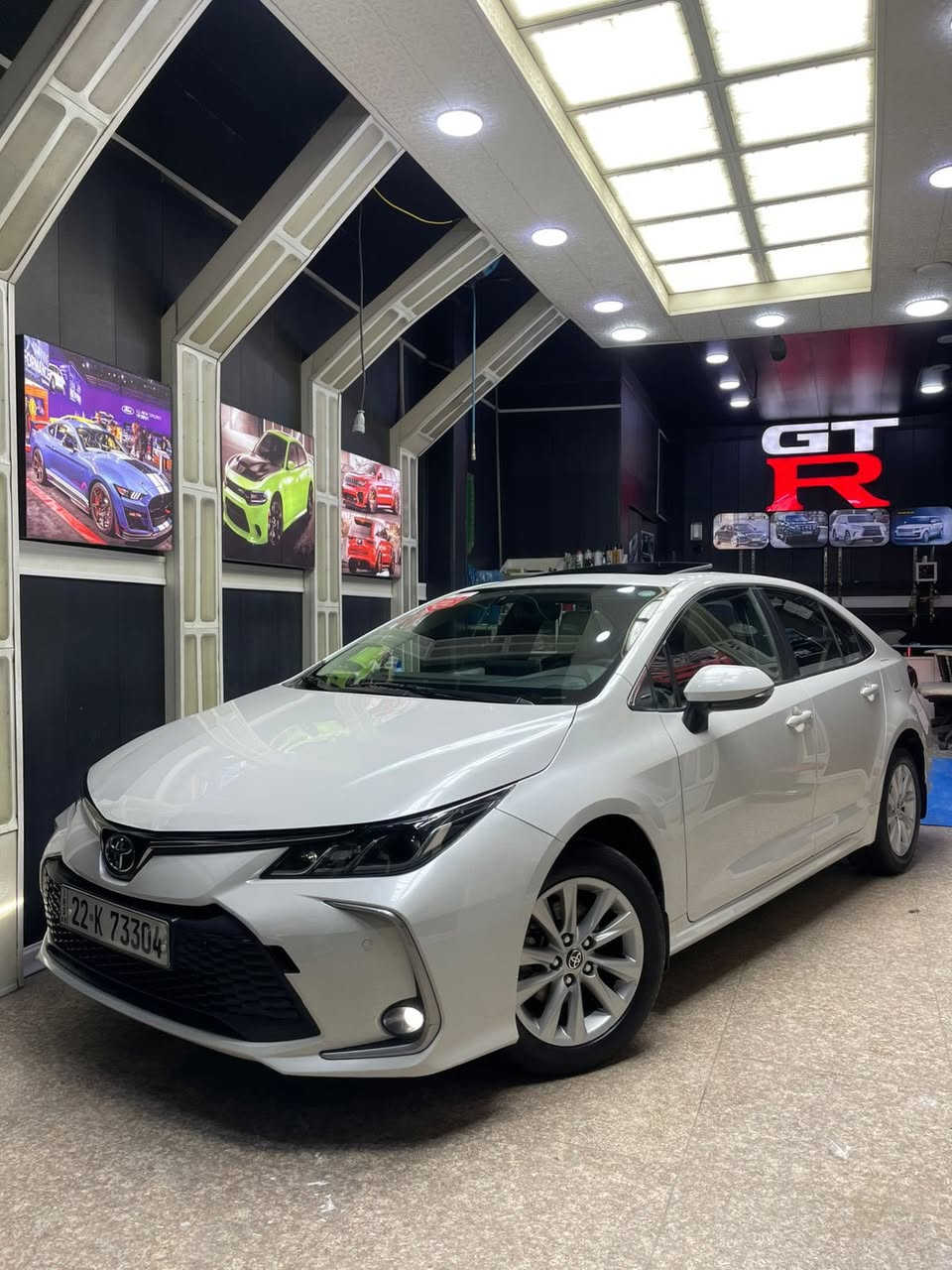 اقرأ التفاصيل بل كامل قبل متتصل
السلام عليكم 
تيوتا كورلا 2023 خليجي ضمان شركة SAS
   ماشيه : " 54 الف  "
           فول مواصفات ✅
بصمه تشغيل وابواب وصندوق 
قطعتين تبريد + فتحة سقف 
فول تحكم استرين + شاشه ديجتال 
حساسات اماميه خلفيه + نضام سبورت
شاحن واير لس + مري شفط
وباقي المواصفات المعروفه 
مكفوله من الصبغ والتبديل بيها فقط بارد ع كد شبرين بل بنيد 
سياره جديده متصرف عليها ربع  
     السعر : 175 وبيها مجال بسيط 
العنوان : بغداد حي القاهره خلف الجوازات 
الرقم للاستفسار: ***********
