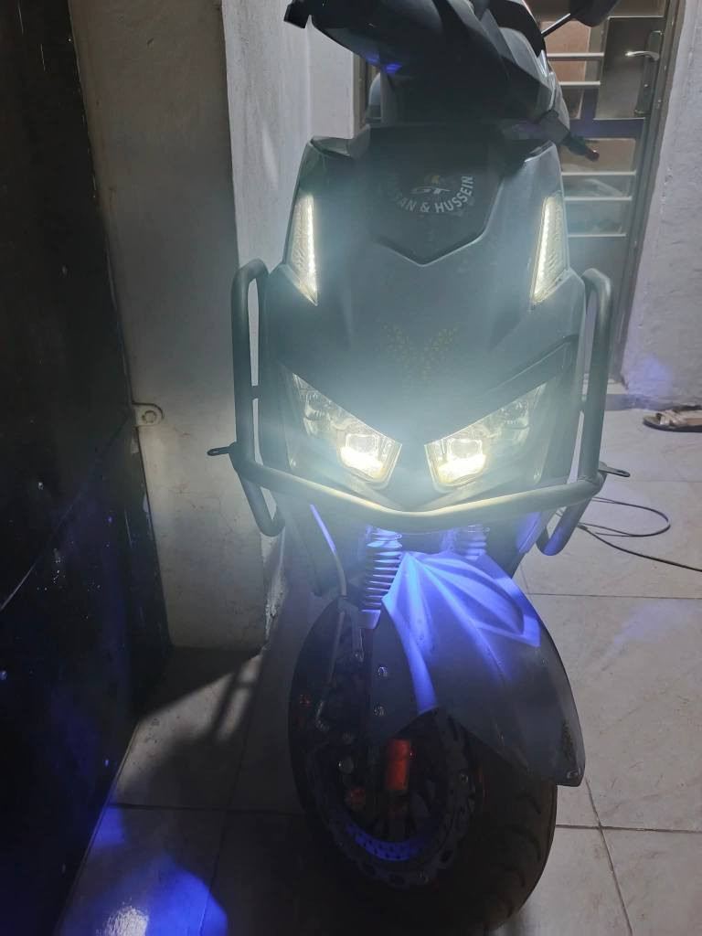 السلام عليكم 
دراجه شحن نوع سكنس موديل 2025 للبيع
ملف 3800 
بطاريات بحاله جيده جدا 
مكاني بغداد الغزالية 
السعر 900 وبيها مجال 
*********** بغداد, العراق
