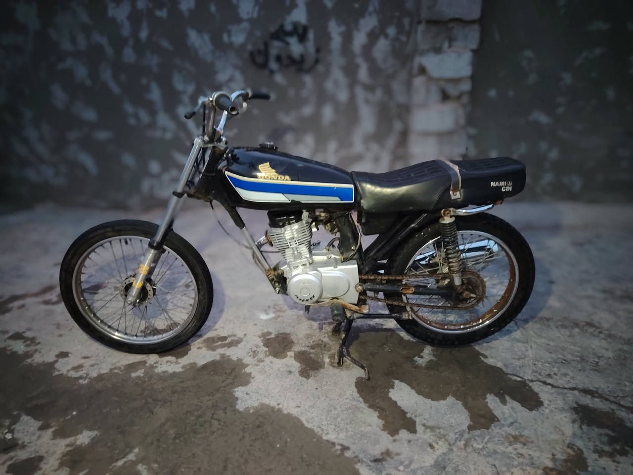 سلام عليكم دراجه نامه انتنس اوراق الصولي موديل 18 او التعميره ٢٣ الدراجه خير من الله السعر ٣٥٠ او بيه مجال مكاني بابل محاويل قريت البعلوان هاذه رقمي ***********
