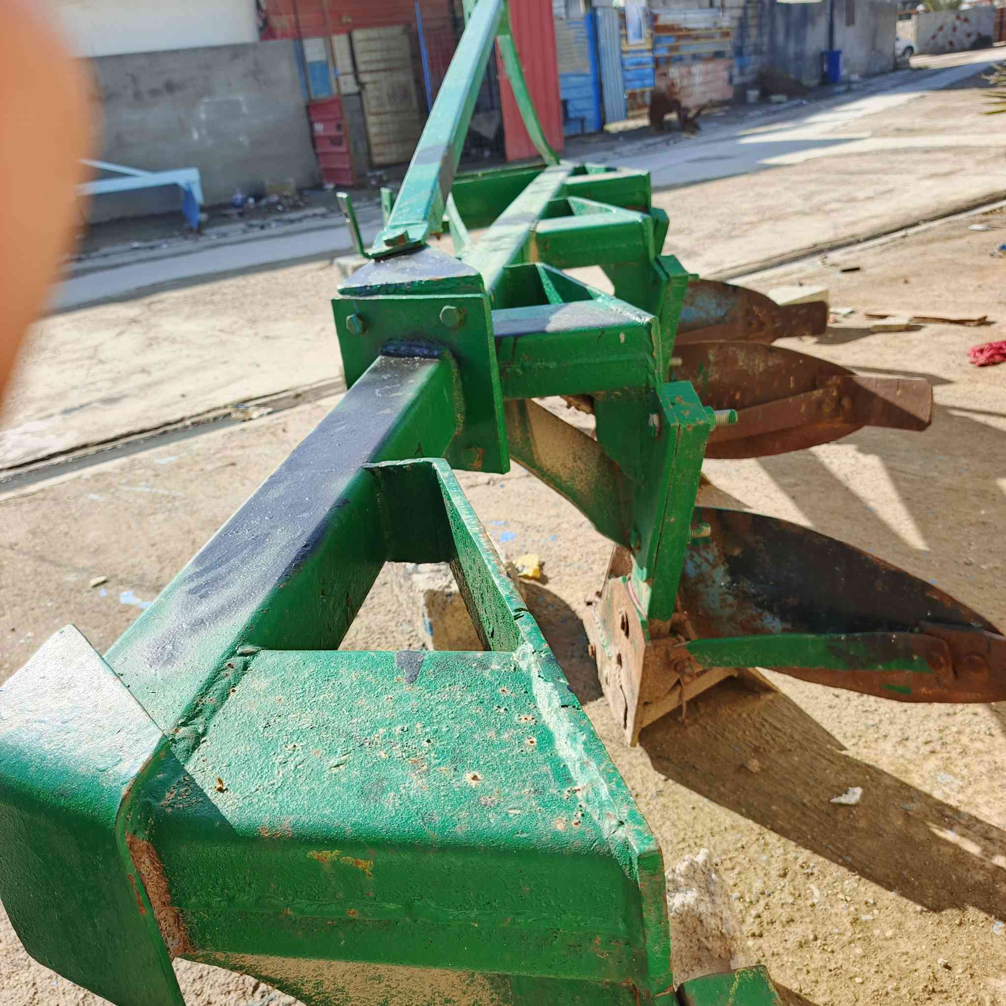 تصنيع الالات الزراعية اسطه سلام يايجلي 
فدان ابو اربعه نضيف مستعمل شي قليل سعر 700 بي مجال شي قليل مكان كركوك يايجي
 ***********
***********
