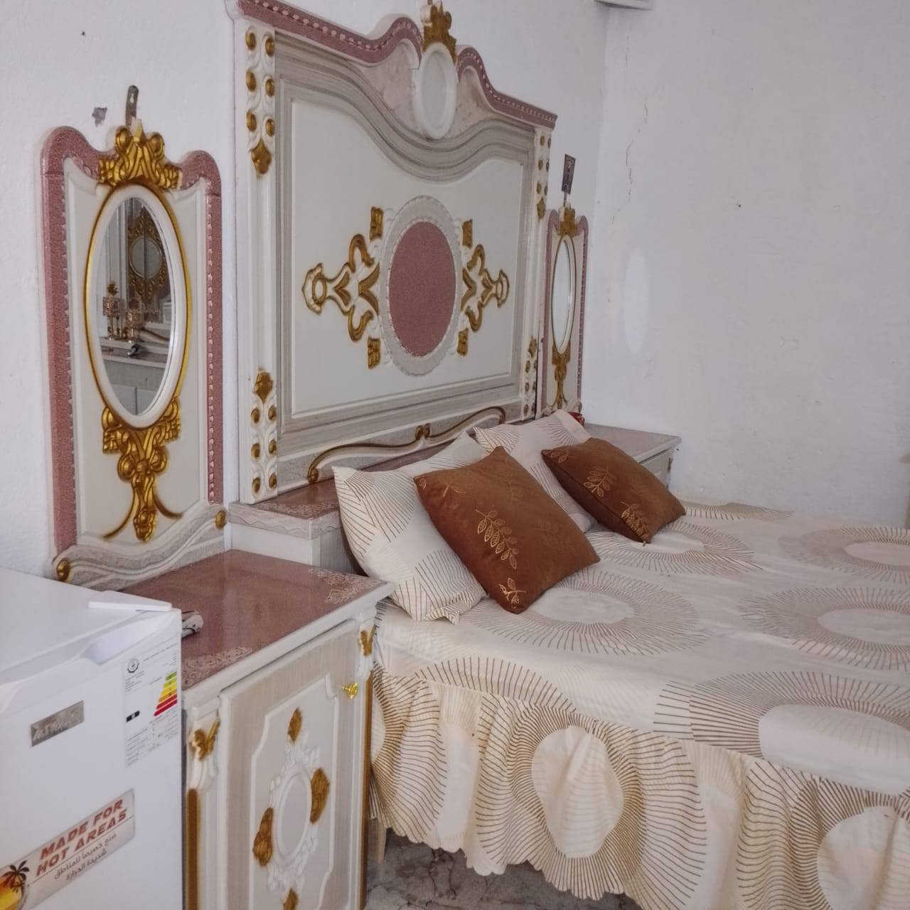 غرفه نوم للبيع سعر مليون شراي يتصل عل رقم وتساب متوفر ***********
