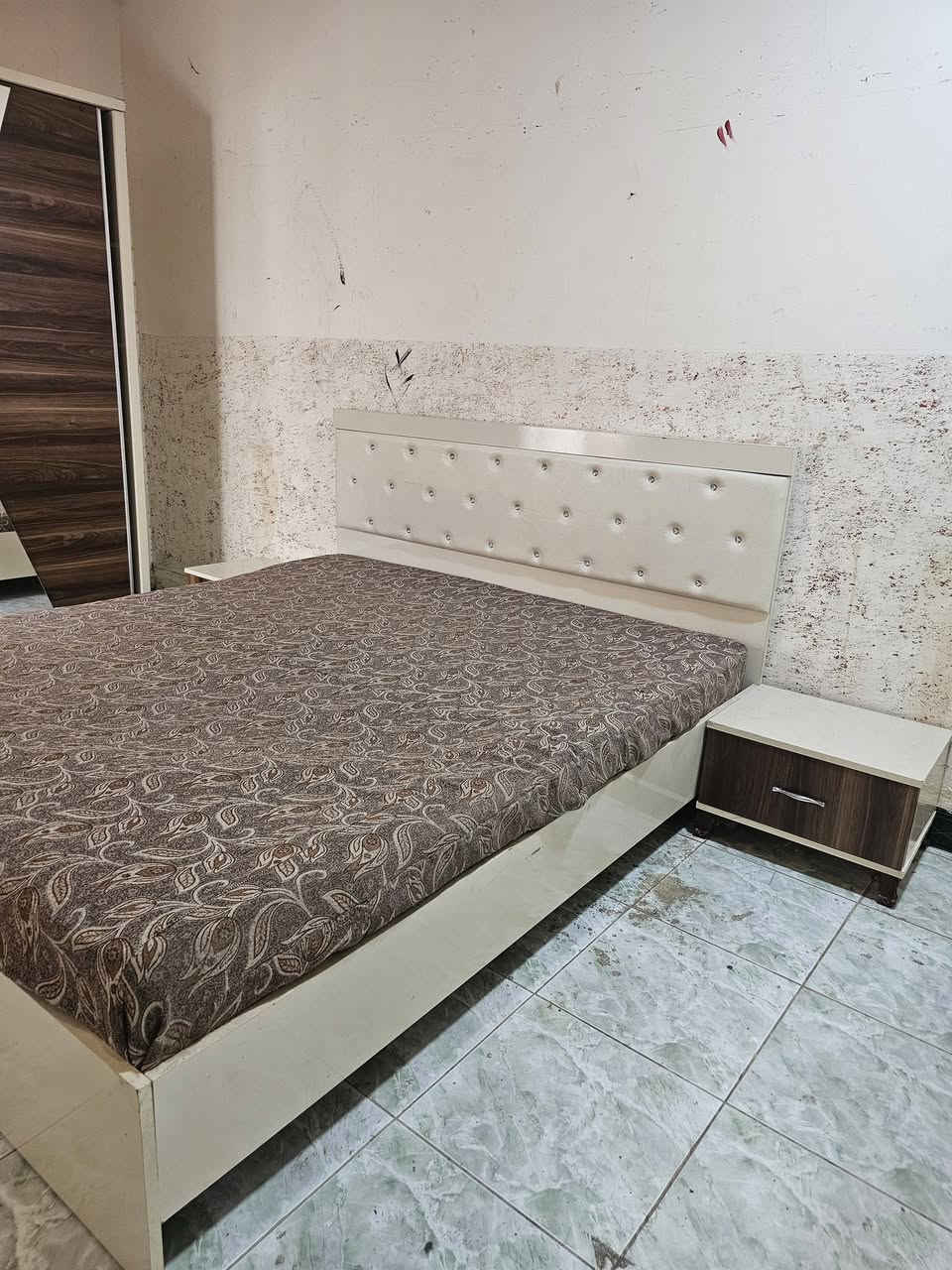 غرفه نوم للبيع نظيف كامل سعر 325 الف شراي يخابر رقم ***********
