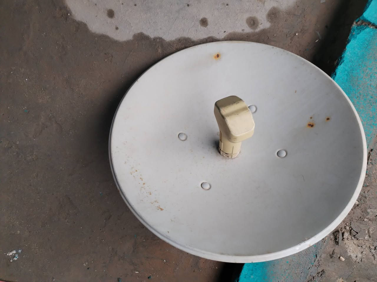 سلام عليكم ثلاج للبيع الرحمان الحجم الكبير السعر 300 الف كربلاء حي الغدير *********** والانترنيت 30الف شغال
