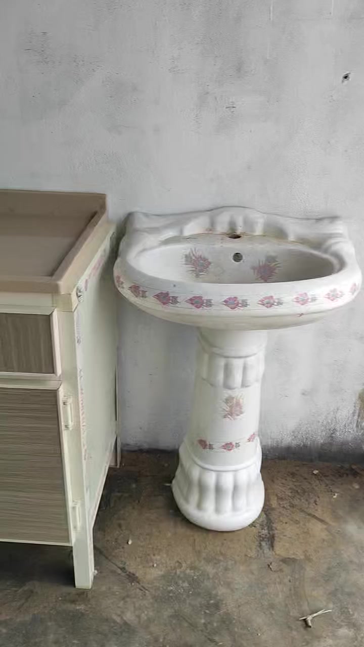 وجبة جديده من المواد المنزلية كونترات جديده و براد ماء شغال على الفحص وباقي المنشورات. العنوان جلولاء شيخ بابا قرية امين حبيب وللاستفسار أكثر اتصل او تراسل الصفحة ***********
