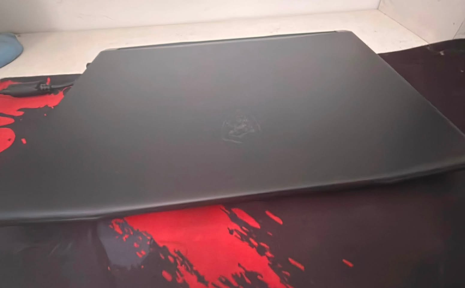 MSI Katana GF66 11UE-412XAEلابتوب كيمنك وبرمجة وتصميم
والمواصفات هي:

* المعالج: Intel Core i7-11800H

    * 8 أنوية / 16 خيط معالجة

    * التردد الأساسي: 2.3 GHz

    * يصل إلى 4.6 GHz Turbo  

* كرت الشاشة المنفصل:

    * NVIDIA GeForce RTX 3060 Laptop GPU

    * ذاكرة 6GB GDDR6

    * قدرة تشغيل تصل إلى 85W TGP في هذا الإصدار.  

* كرت الشاشة المدمج:

    * Intel UHD Graphics

* الرام:

    * 16GB DDR4-3200

    * يوجد منفذان للرام وقابل للترقية حتى 64GB.  

* التخزين:

    : 1TB NVMe SSD

    * ويدعم إضافة وحدة M.2 أخرى في بعض إصدارات 11UE.  

* الشاشة:

    * 15.6 بوصة

    * Full HD (1920×1080)

    * 144Hz IPS-Level.  

* اللوحة الأم:

    * Intel HM570

* الاتصال:

    * Wi-Fi 6

    * Bluetooth 5.x

    * Gigabit Ethernet

    * HDMI

    * USB-C

    * USB-A 3.2 و USB 2.0.  

* البطارية:

    * 53Wh.  

مستخدمة استخدام قليل جدا للدراسة فقط نظافة 100% موجودة مع كامل ملحقاته والكارتونه، الكيبورد عربي انكليزي rgb حفر من الشركة، ويندوز مفعل 11 pro، المعالج من اقوى معالجات التصميم والبرمجة وبي كارت شاشة اضافي مدمج.

السعر مليون ، المكان بغداد

للتواصل : ***********
