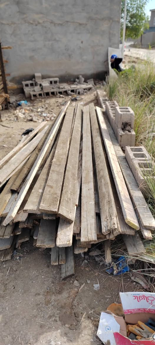 خشب للبيع شلع ***********
