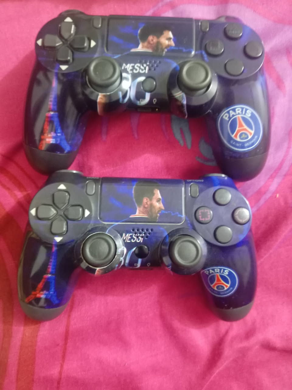 سلام عليكم 
جوستكات ps4
للبيع ثنينهم 
اليده الاولى بيها الاكس طامس بس شغال طبيعي 
واليده الثانيه R2بي خلل بس 
شغالات 100/100
بيع ثنينهم اب20الف 
مكاني بغداد 
لا يوجد توصيل


**إذا كنت صاحب هذا الإعلان وتريد حذفه لأي سبب، رجاءا أرسل رسالة إلى الدعم الفني**