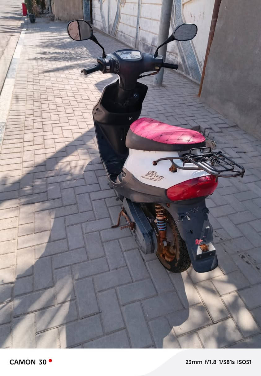 السلام عليكم دراجه9 زروف
مجفته ما ناقصها شي بس باتري مكان البصره الهارثه حي الانتصار السعر 225الرقم ***********
