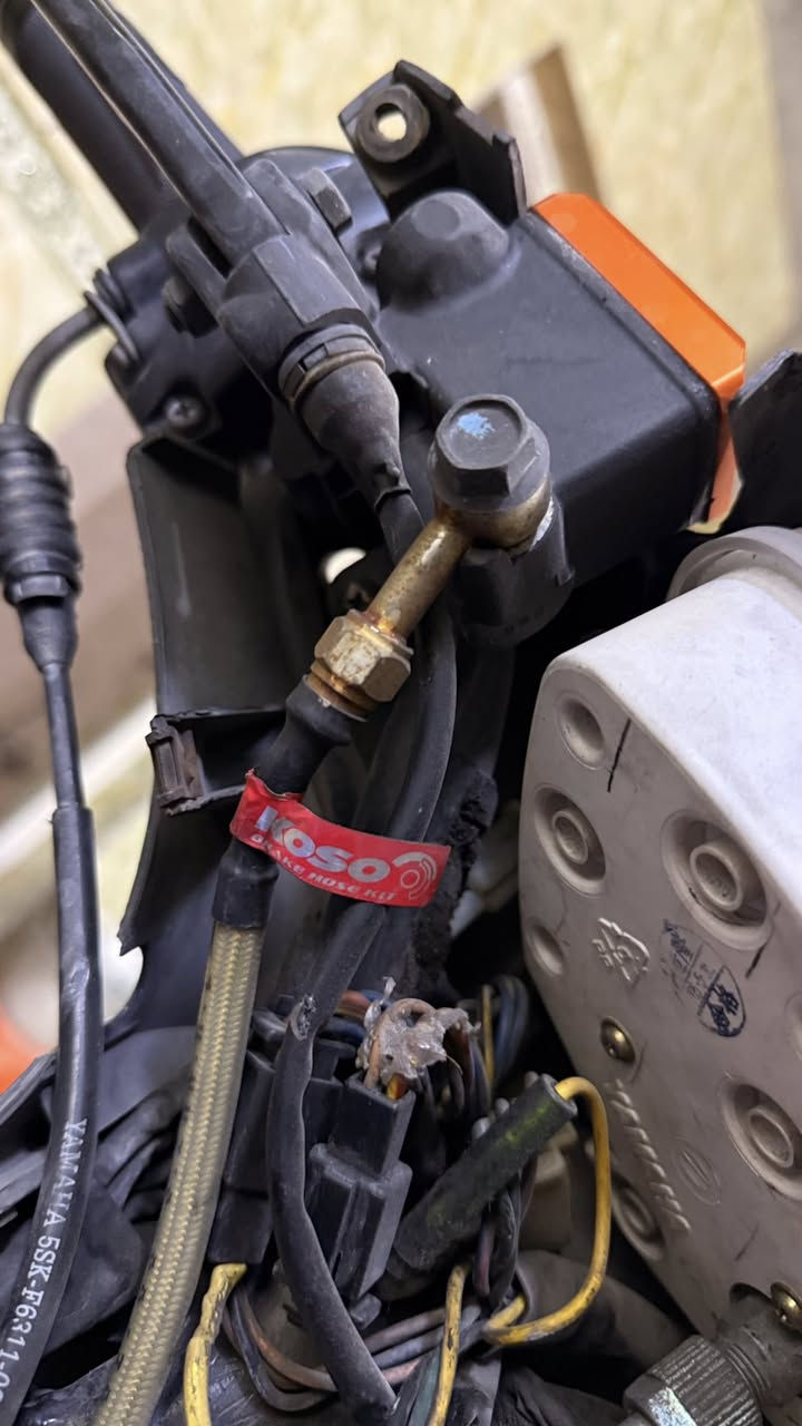 ماكس120
دراجه محرك58بلادي 

بيه منضومه زنون 

بيه زوج كلجات mtrt

بيه وياله اصلي رياضي

سلف جبير ولراجز وراسطه الراجز هم رياضي

بيه منضومه كامرات امامي خلفي

صدر وصينيه وفج كله بلادي 

حته وابر البريك الدهن رياضي

صالنصه رياضي شارك

غراضه كل البيه بلادي من الرمبه وصوره موجوده صارله شهر من نازله من الرمبه

ماتشتري لاتعبني دراجه غاليه ١٢٥٠مابيه اي مجال

بس اهل المصلحه يعرفون بيه

مكاني واسط قضاء الحي

***********
