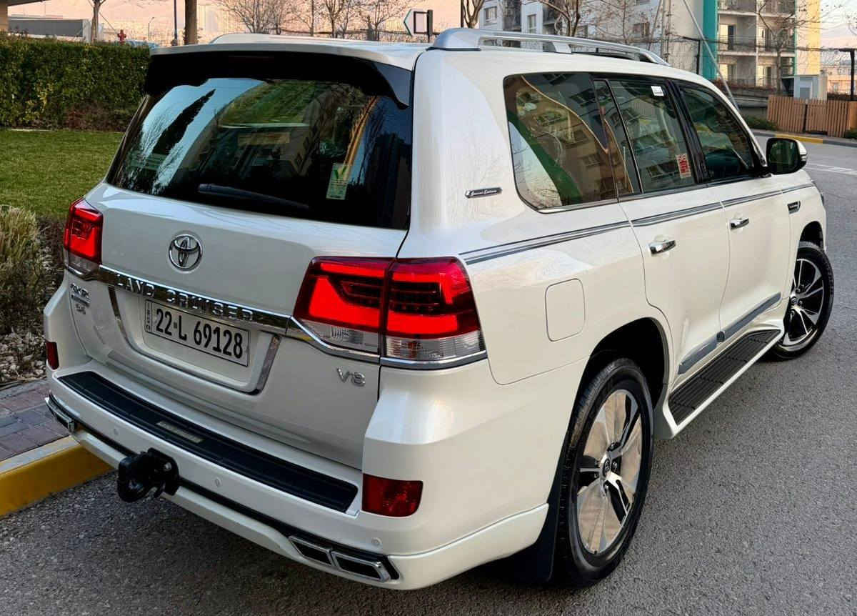 تويوتا لاند كروز 2021  گراند تورينج ماشية فقط 42,000 كم حقيقي 📦 المواصفات الأساسية موديل 2021 المسافة المقطوعة 42,000 كم حقيقي فئة گراند تورينج محرك V6 ست سلندر ناقل حركة أوتوماتيك شركة ساز سيارة بصمة باب أولى كاميرات خمس منها 360 درجة
صالون وكوشنات جلد كهربائية ثلاث درجات
ثمانية وسائد هوائية
ثلاث شاشات
بدون صبغ، بدون بارد، بدون شخوت، بدون حالوب، بدون رمل
السيارة مكفولة كفالة عامة من دعامية إلى دعامية
كل الغراضات الأصلية موجودة
الحالة الميكانيكية
محرك وجير بحالة ممتازة، لم يُفتح
السيارة نظيفة جداً، كل شيء على بلادي
4 إطارات وويل جديد

💎 ســعــر ✅ ::  الــرد تلقائي📮

المواصفات الإضافية والفخامة
بصمة
نظام الانزلاق
كوشن جلد
ثلاجة
مصابيح زينون
هواء مزدوج
نظام إيكو
حساسات خلفية
مرايات كهربائية
فتحة سقف
تشغيل عن بعد
باب بصمة
باب جانبي كهربائي
الخدمات والتحويل
السيارة جاهزة للتحويل والوكالة في نفس اليوم
سنوية جديدة

رقم صاحب السيارة 
***********
