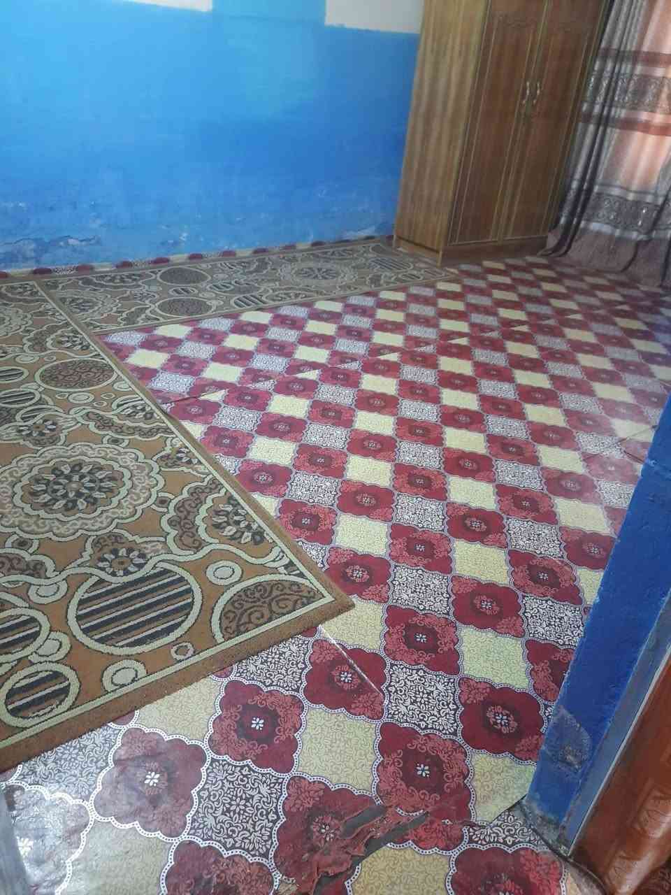 السلام عليكم بيت تجاوز وقف للبيع غرفتين واستقبال حولي مطبخ وحمام تواليت مساحة 160 متر سعر 20 مليون وبيه مجال  سقف
سندويج الأرضية اشتايكر العنوان الشعلة الأولى قرب ملعب باسم ***********
