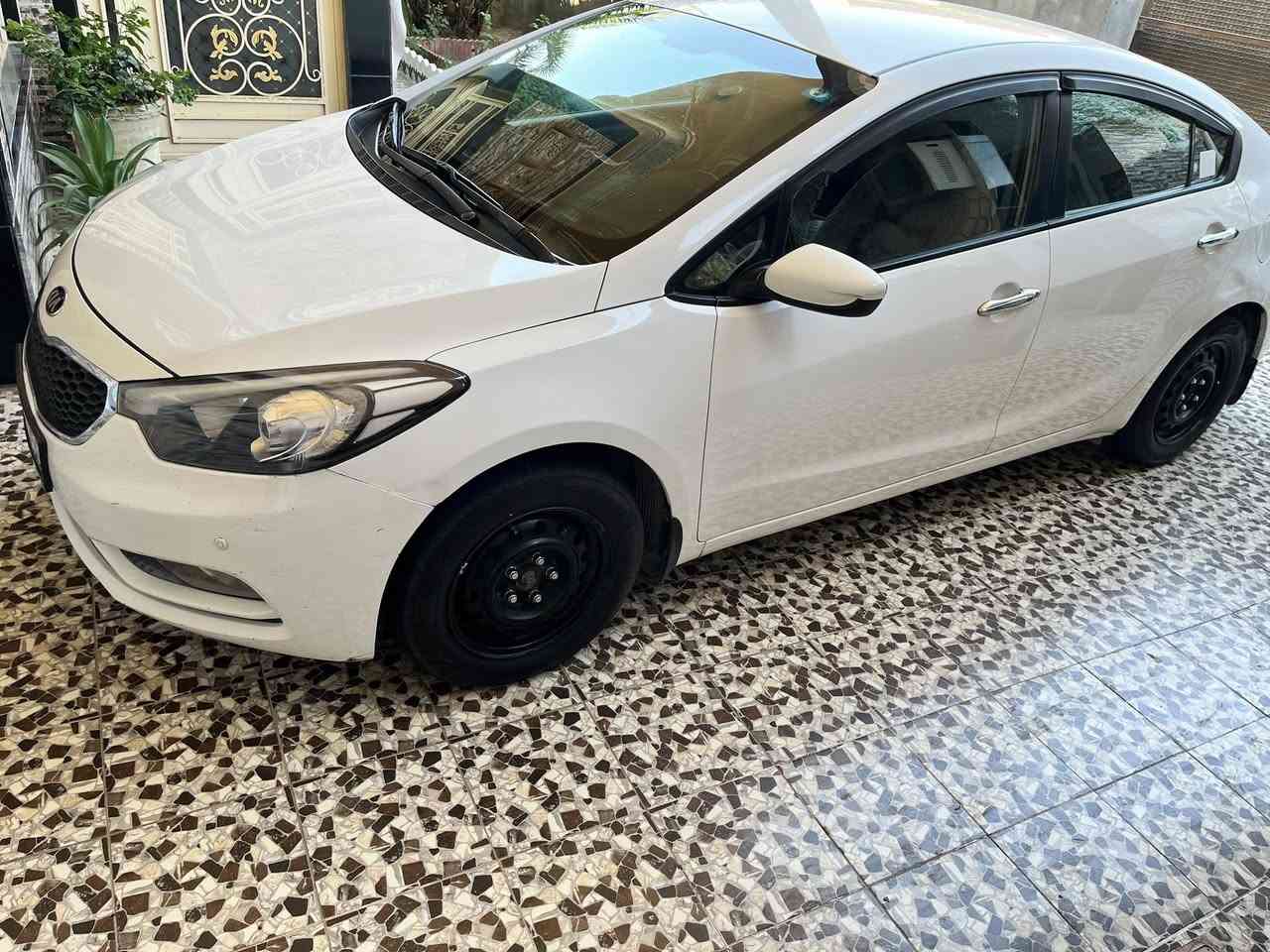 السلام عليكم 
للبيع كيا سيراتو 2014 خليجي 
محرك 2000 دوش خير من الله
رقم بغداد الجديد 
تبريد منضومة جديدة قبل اسبوع شادها   السياره بدون صبغ بدون بارد ولا تبديل كشنات جلد بلاد مدوشم فوكاهن السياره مال جناي 
مكان السياره ديالى سعرها 128 
للأستفسار ***********
